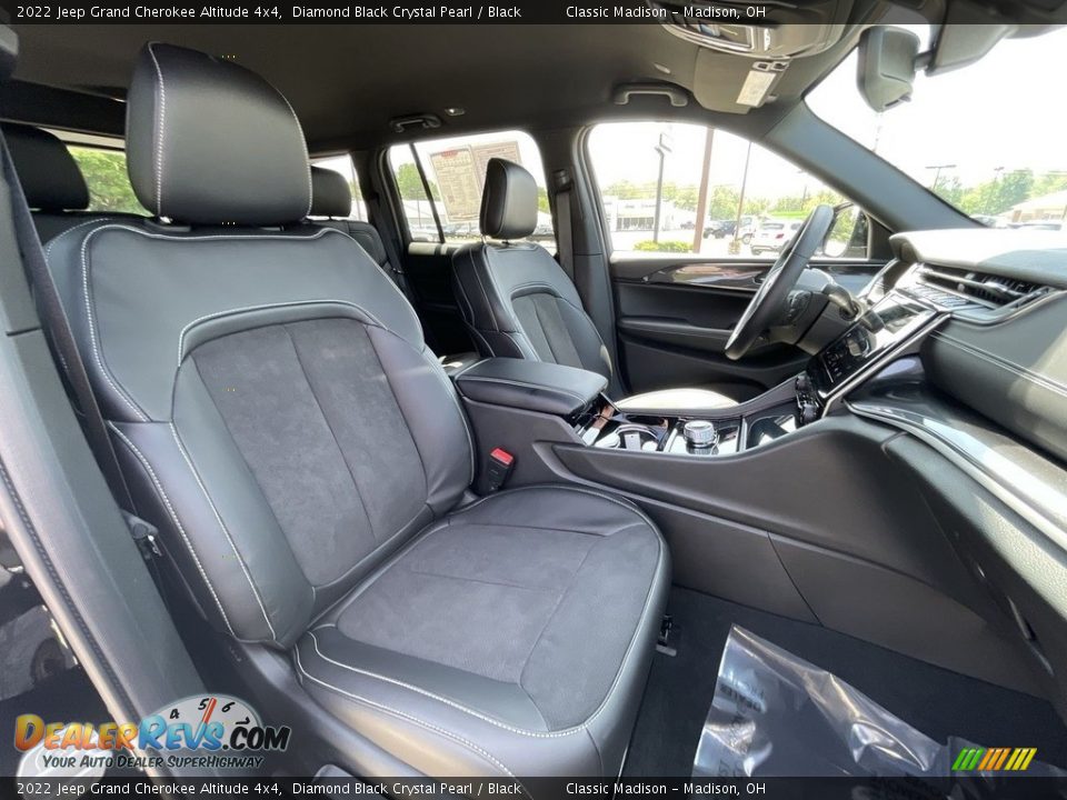 2022 Jeep Grand Cherokee Altitude 4x4 Diamond Black Crystal Pearl / Black Photo #17