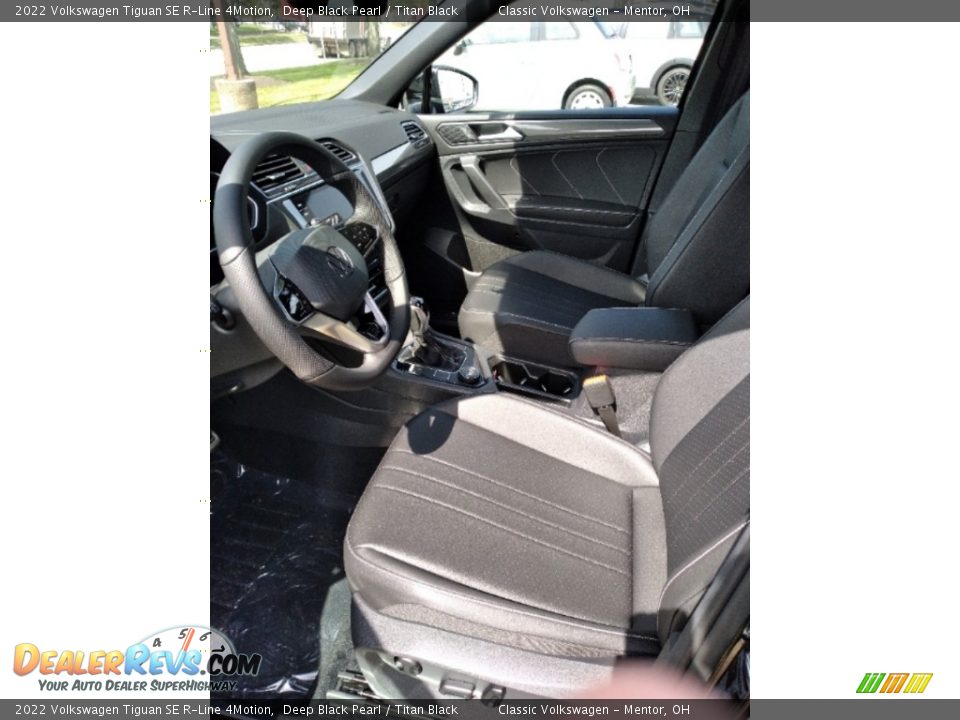 2022 Volkswagen Tiguan SE R-Line 4Motion Deep Black Pearl / Titan Black Photo #4