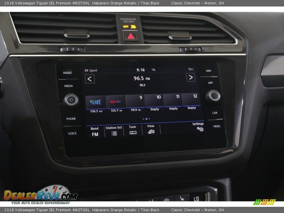 Controls of 2018 Volkswagen Tiguan SEL Premium 4MOTION Photo #9