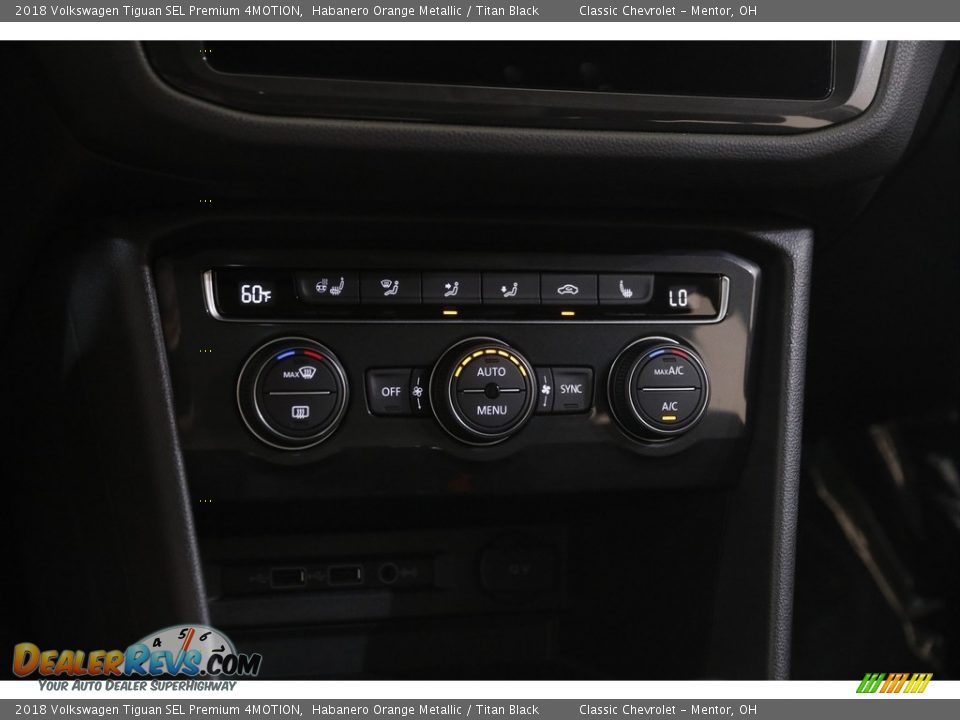 Controls of 2018 Volkswagen Tiguan SEL Premium 4MOTION Photo #13