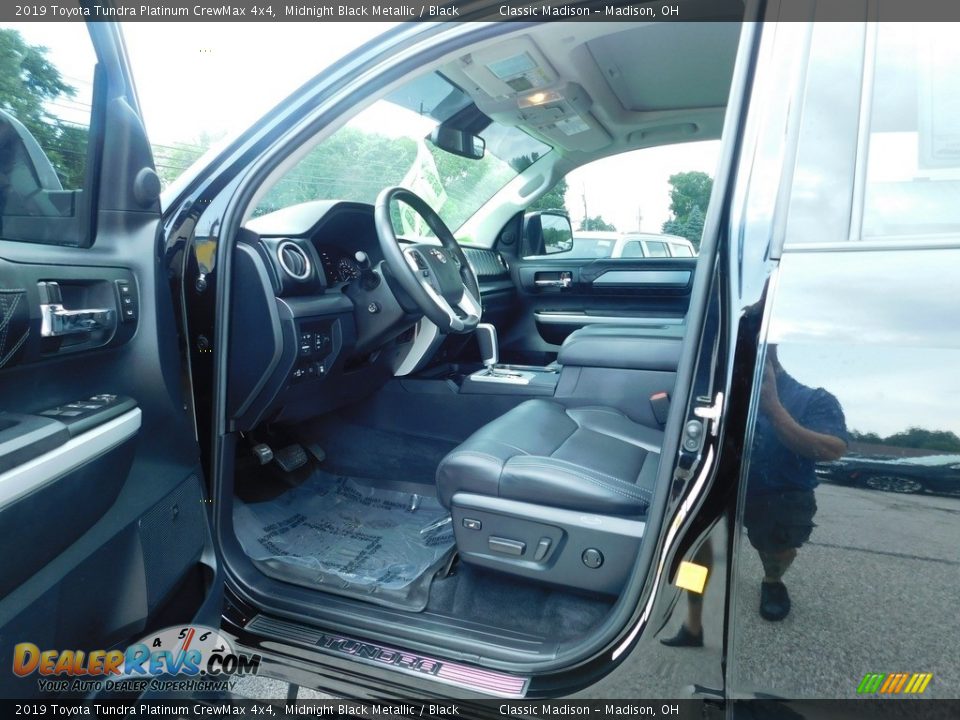 2019 Toyota Tundra Platinum CrewMax 4x4 Midnight Black Metallic / Black Photo #7