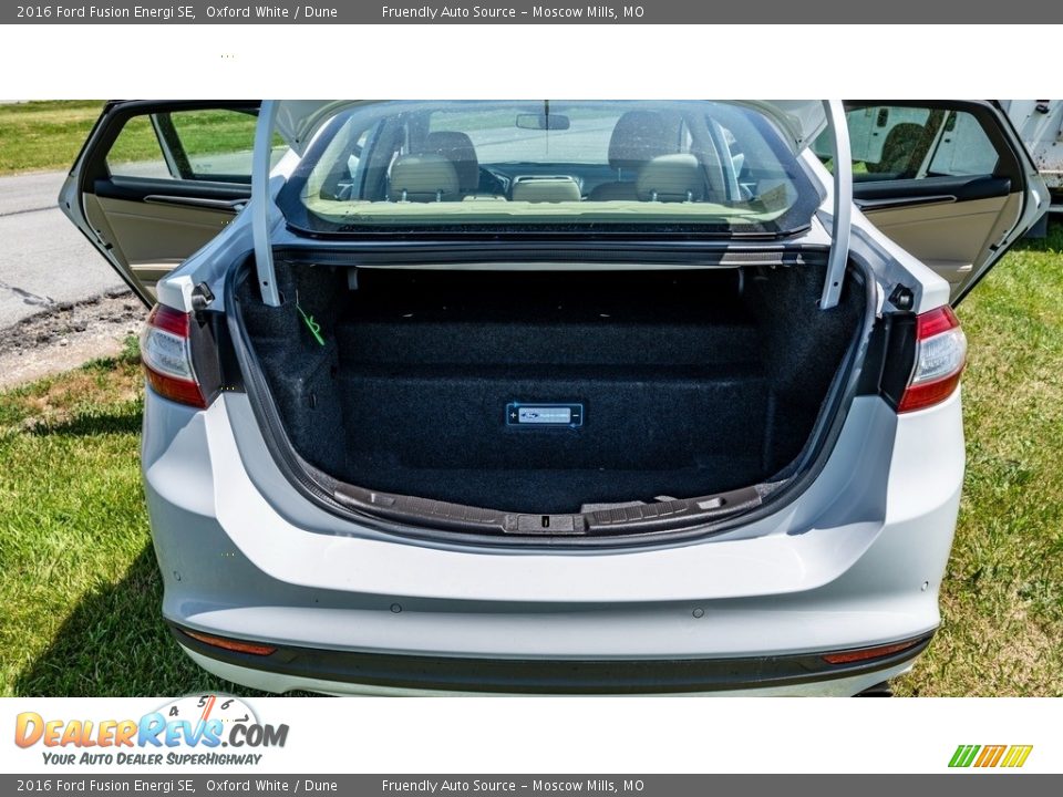 2016 Ford Fusion Energi SE Oxford White / Dune Photo #20