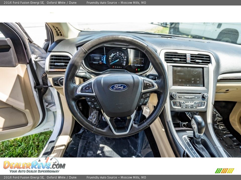 2016 Ford Fusion Energi SE Oxford White / Dune Photo #26