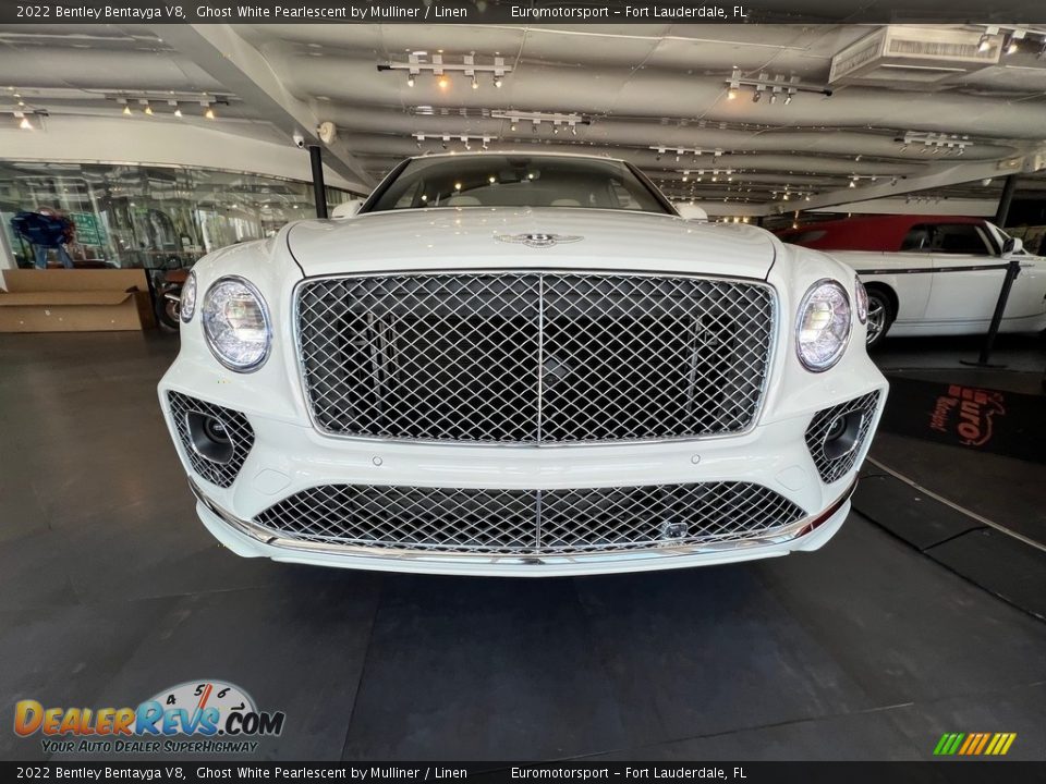 2022 Bentley Bentayga V8 Ghost White Pearlescent by Mulliner / Linen Photo #1