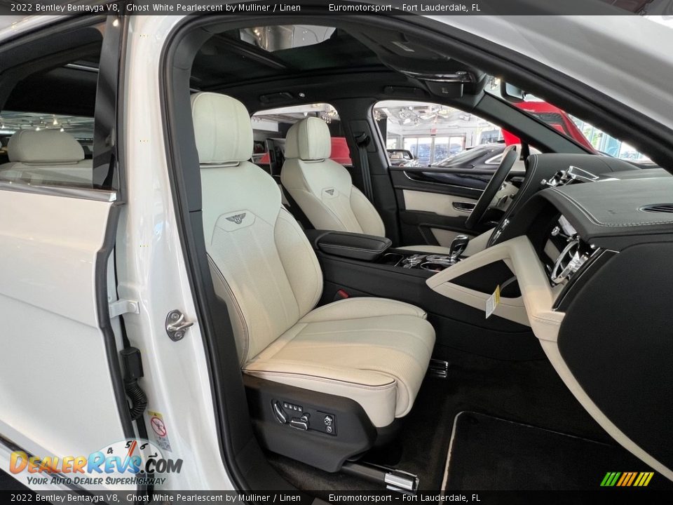 Front Seat of 2022 Bentley Bentayga V8 Photo #3