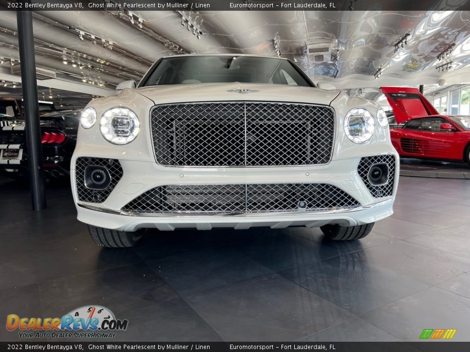 2022 Bentley Bentayga V8 Ghost White Pearlescent by Mulliner / Linen Photo #5