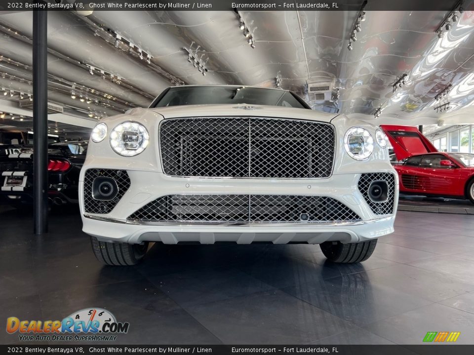 2022 Bentley Bentayga V8 Ghost White Pearlescent by Mulliner / Linen Photo #6