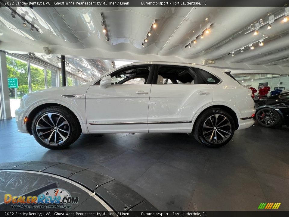 Ghost White Pearlescent by Mulliner 2022 Bentley Bentayga V8 Photo #9