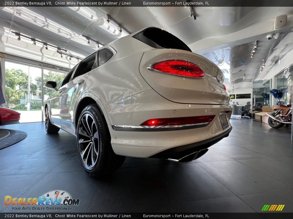 2022 Bentley Bentayga V8 Ghost White Pearlescent by Mulliner / Linen Photo #12