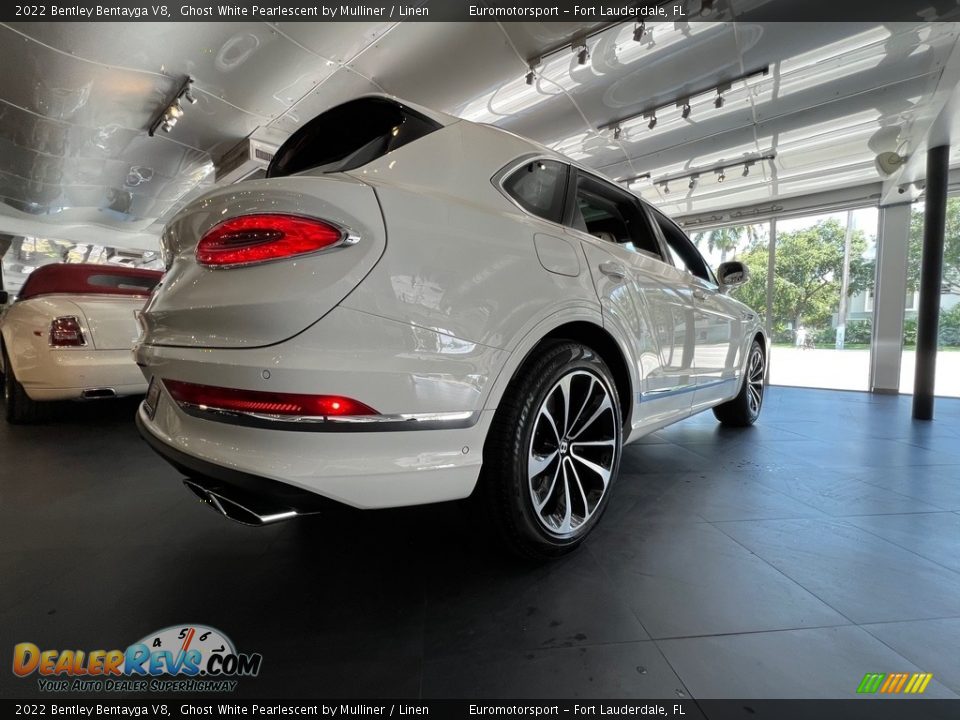 2022 Bentley Bentayga V8 Ghost White Pearlescent by Mulliner / Linen Photo #16