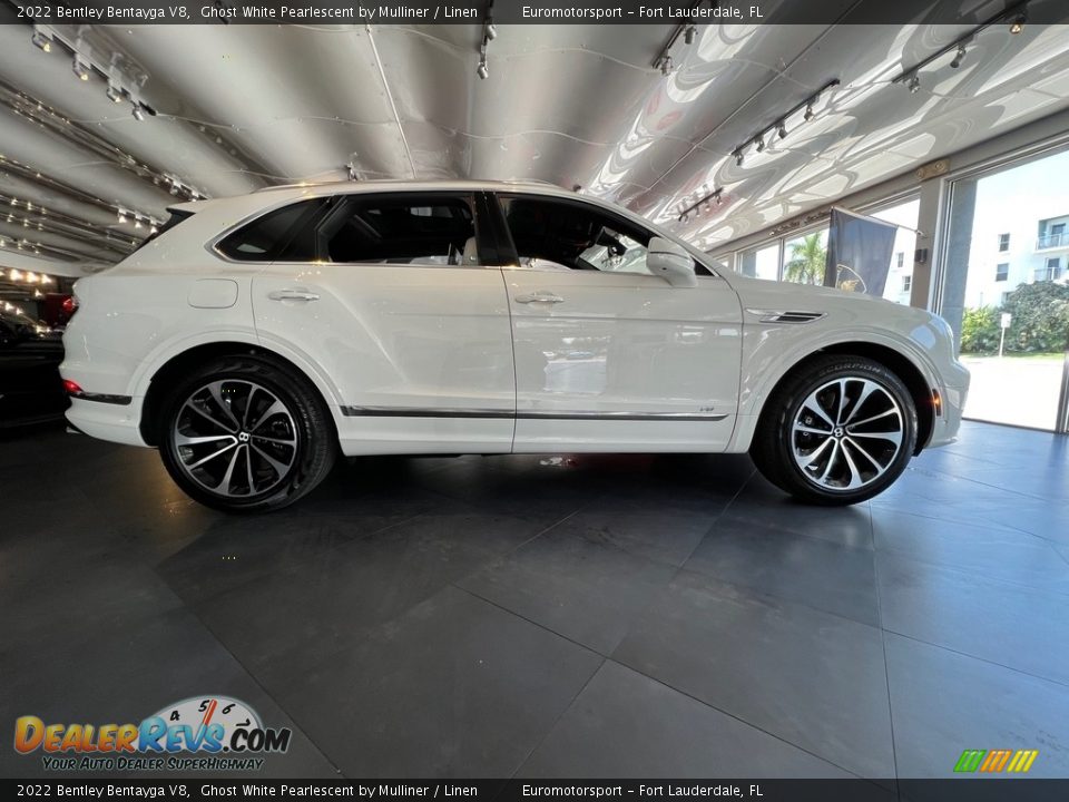Ghost White Pearlescent by Mulliner 2022 Bentley Bentayga V8 Photo #17
