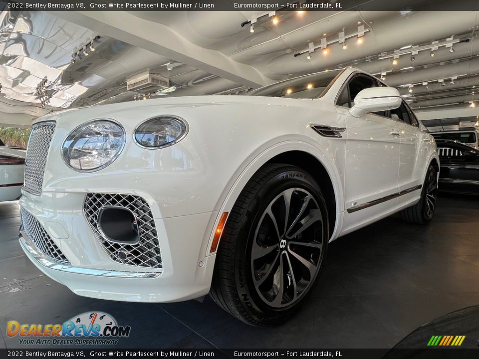 Ghost White Pearlescent by Mulliner 2022 Bentley Bentayga V8 Photo #24