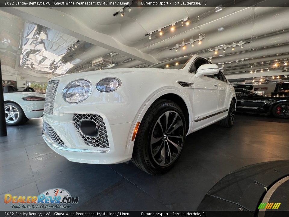 2022 Bentley Bentayga V8 Ghost White Pearlescent by Mulliner / Linen Photo #26