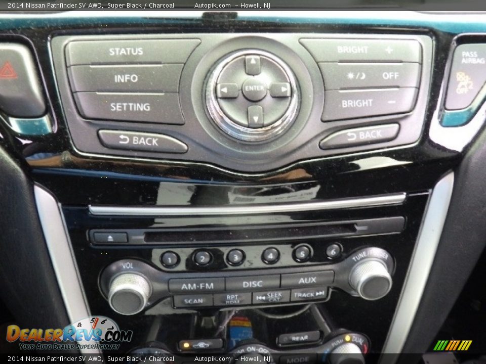 2014 Nissan Pathfinder SV AWD Super Black / Charcoal Photo #12