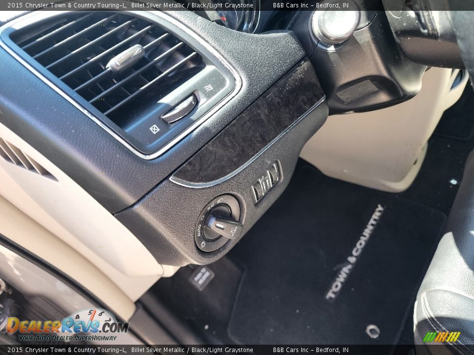 2015 Chrysler Town & Country Touring-L Billet Silver Metallic / Black/Light Graystone Photo #9