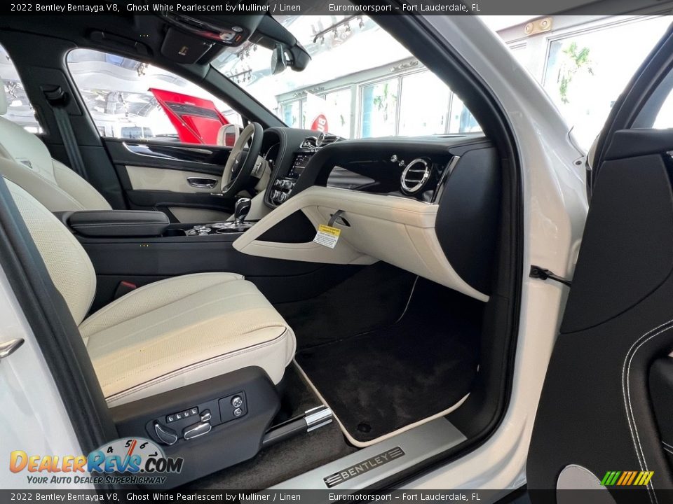 Dashboard of 2022 Bentley Bentayga V8 Photo #29