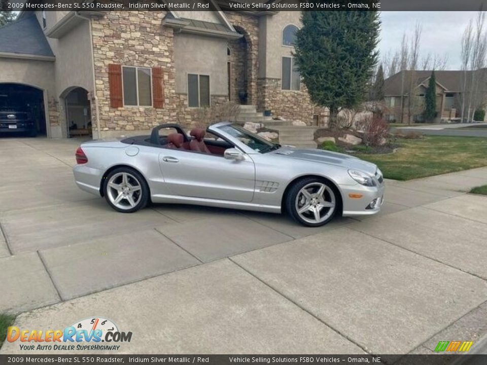 2009 Mercedes-Benz SL 550 Roadster Iridium Silver Metallic / Red Photo #2