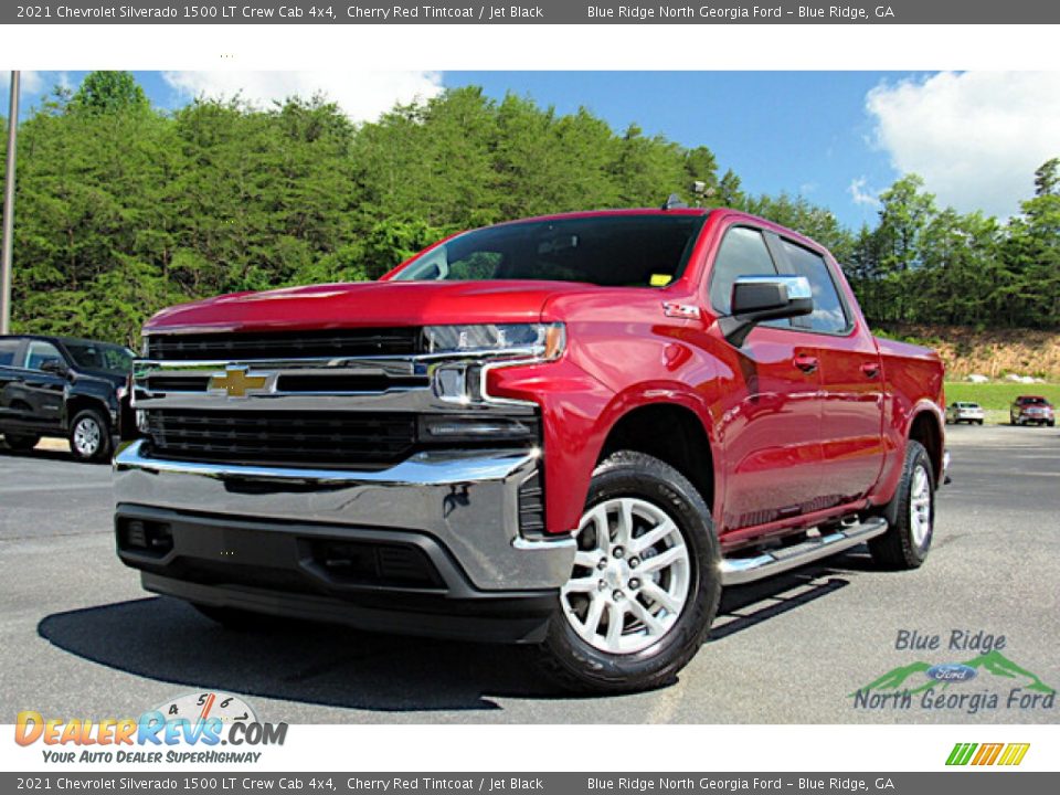 Front 3/4 View of 2021 Chevrolet Silverado 1500 LT Crew Cab 4x4 Photo #1