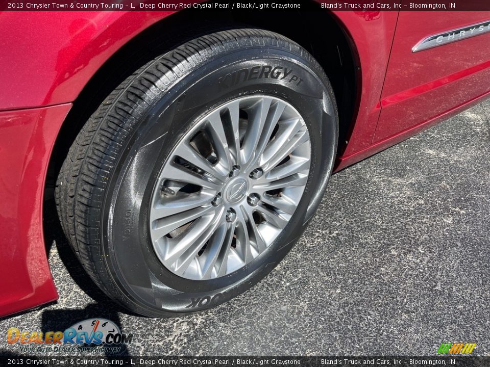 2013 Chrysler Town & Country Touring - L Deep Cherry Red Crystal Pearl / Black/Light Graystone Photo #29