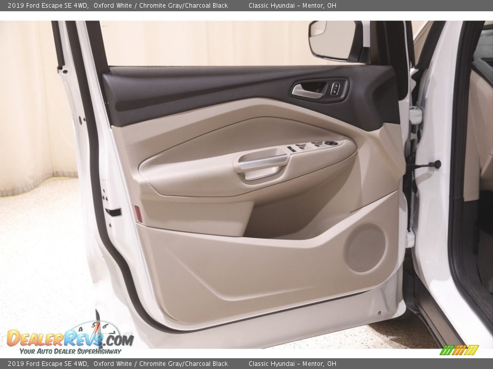 2019 Ford Escape SE 4WD Oxford White / Chromite Gray/Charcoal Black Photo #4