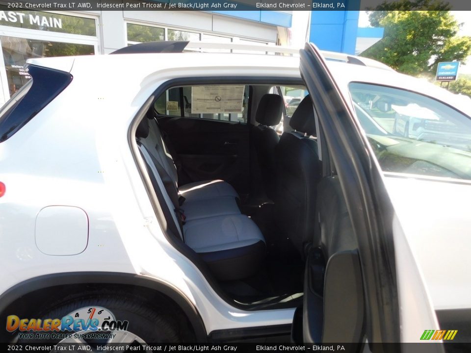 2022 Chevrolet Trax LT AWD Iridescent Pearl Tricoat / Jet Black/Light Ash Gray Photo #16