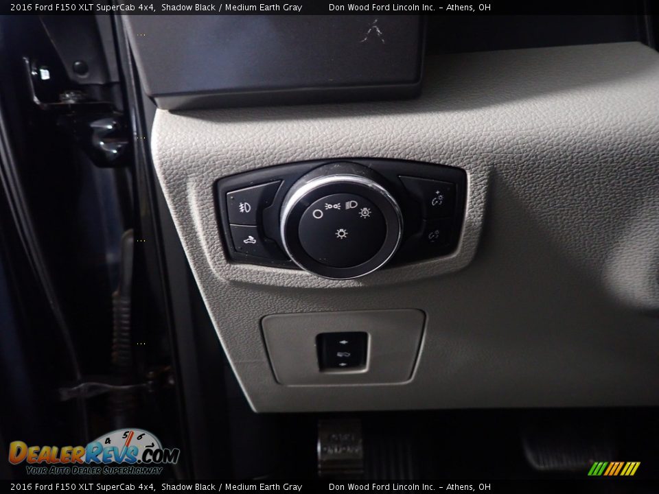 2016 Ford F150 XLT SuperCab 4x4 Shadow Black / Medium Earth Gray Photo #32