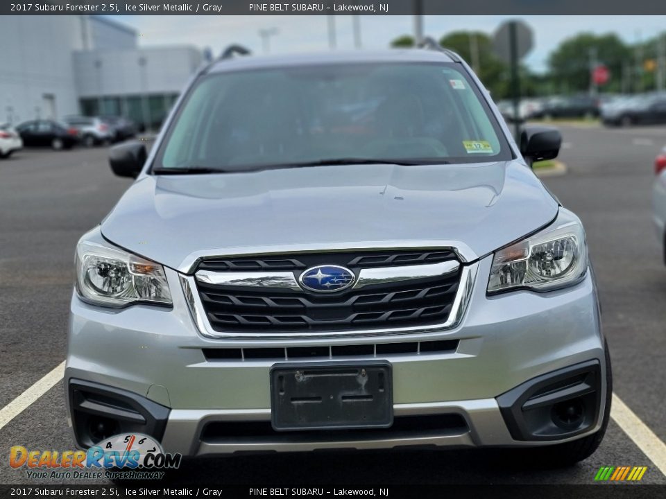 2017 Subaru Forester 2.5i Ice Silver Metallic / Gray Photo #2