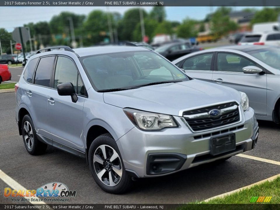 2017 Subaru Forester 2.5i Ice Silver Metallic / Gray Photo #3