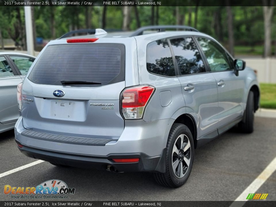 2017 Subaru Forester 2.5i Ice Silver Metallic / Gray Photo #6