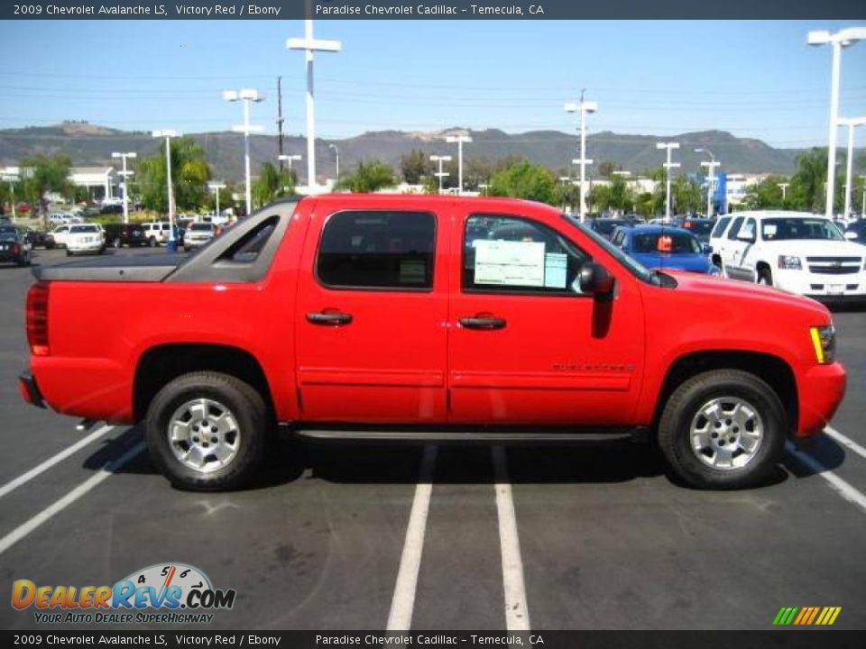 2009 Chevrolet Avalanche LS Victory Red / Ebony Photo #4