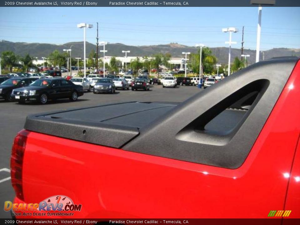 2009 Chevrolet Avalanche LS Victory Red / Ebony Photo #8