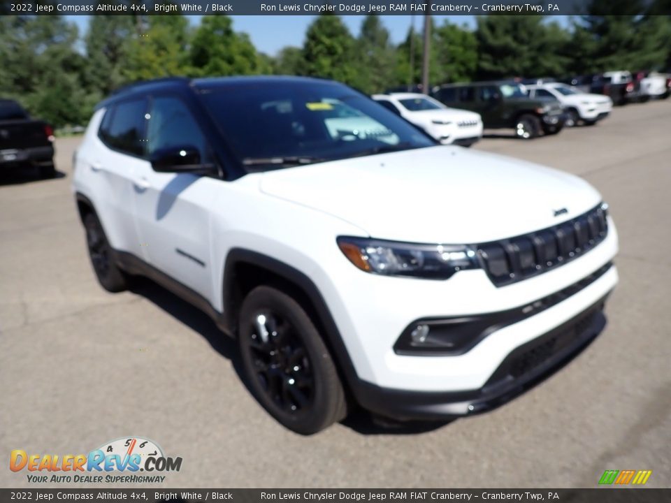 2022 Jeep Compass Altitude 4x4 Bright White / Black Photo #7