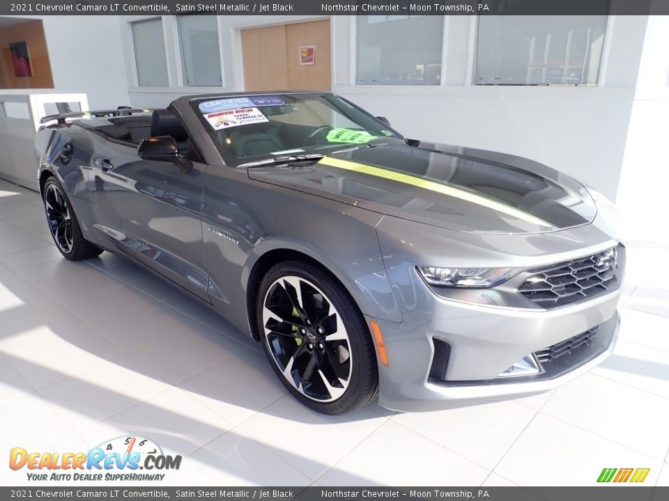 Front 3/4 View of 2021 Chevrolet Camaro LT Convertible Photo #6