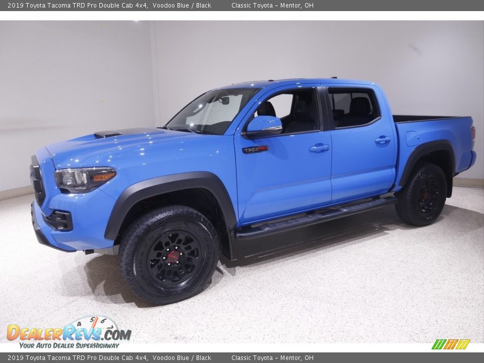 Front 3/4 View of 2019 Toyota Tacoma TRD Pro Double Cab 4x4 Photo #3
