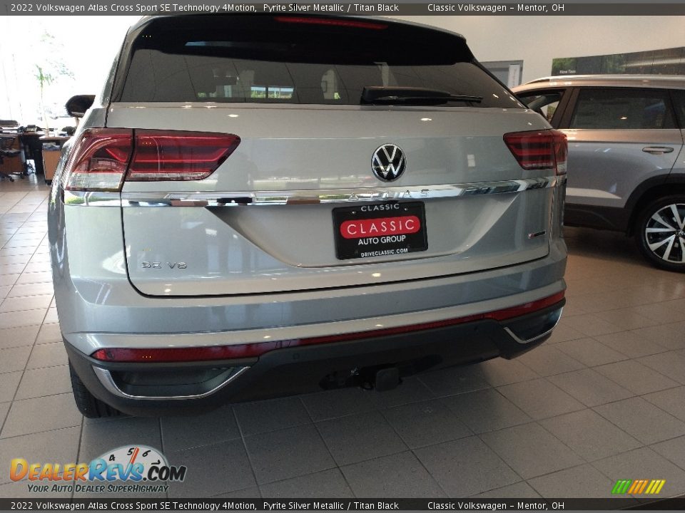 2022 Volkswagen Atlas Cross Sport SE Technology 4Motion Pyrite Silver Metallic / Titan Black Photo #4