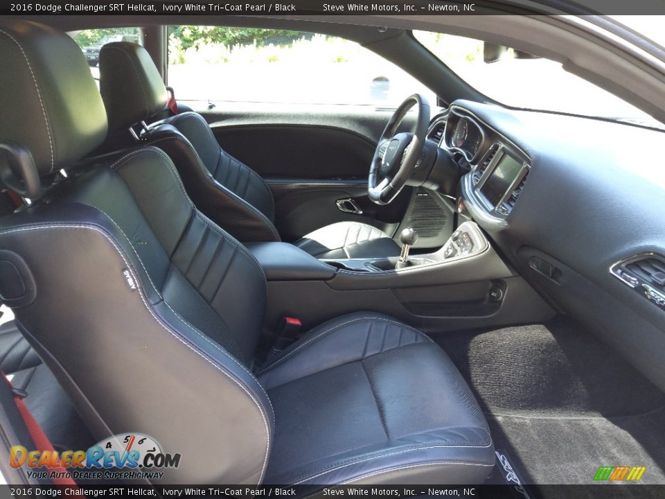Front Seat of 2016 Dodge Challenger SRT Hellcat Photo #15