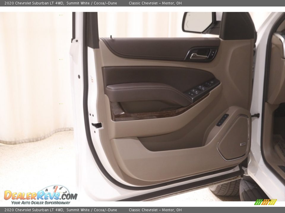 Door Panel of 2020 Chevrolet Suburban LT 4WD Photo #4