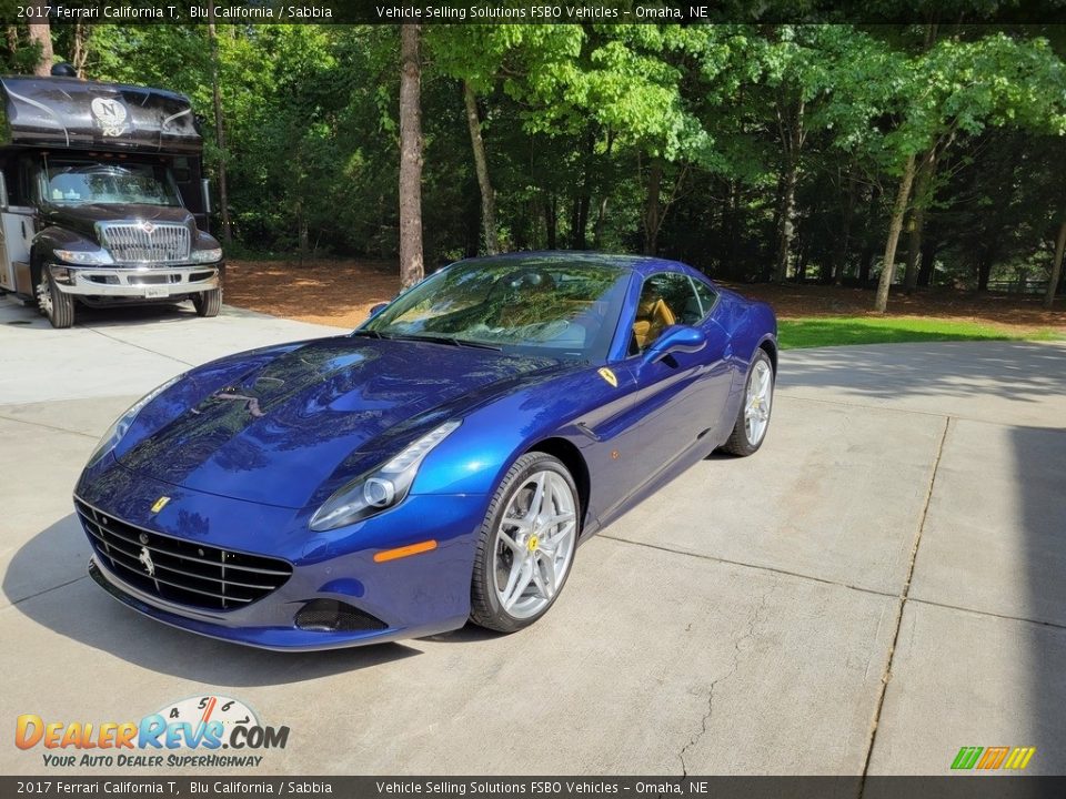 Front 3/4 View of 2017 Ferrari California T Photo #2