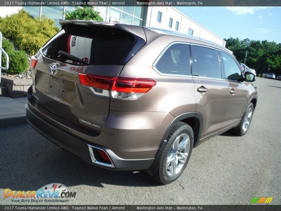 2017 Toyota Highlander Limited AWD Toasted Walnut Pearl / Almond Photo #17