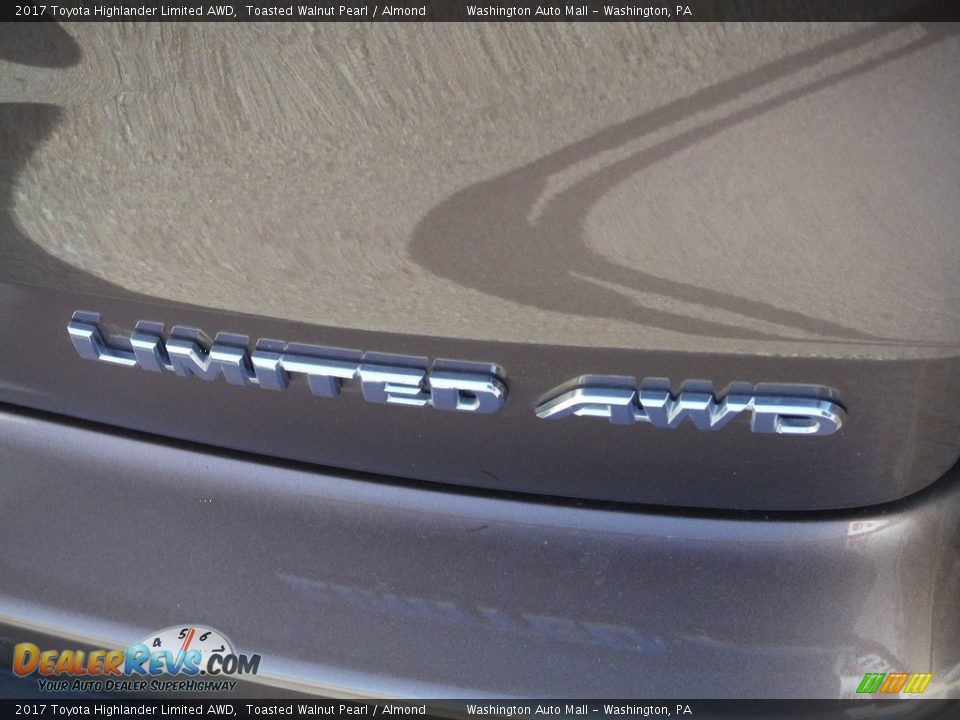 2017 Toyota Highlander Limited AWD Toasted Walnut Pearl / Almond Photo #18