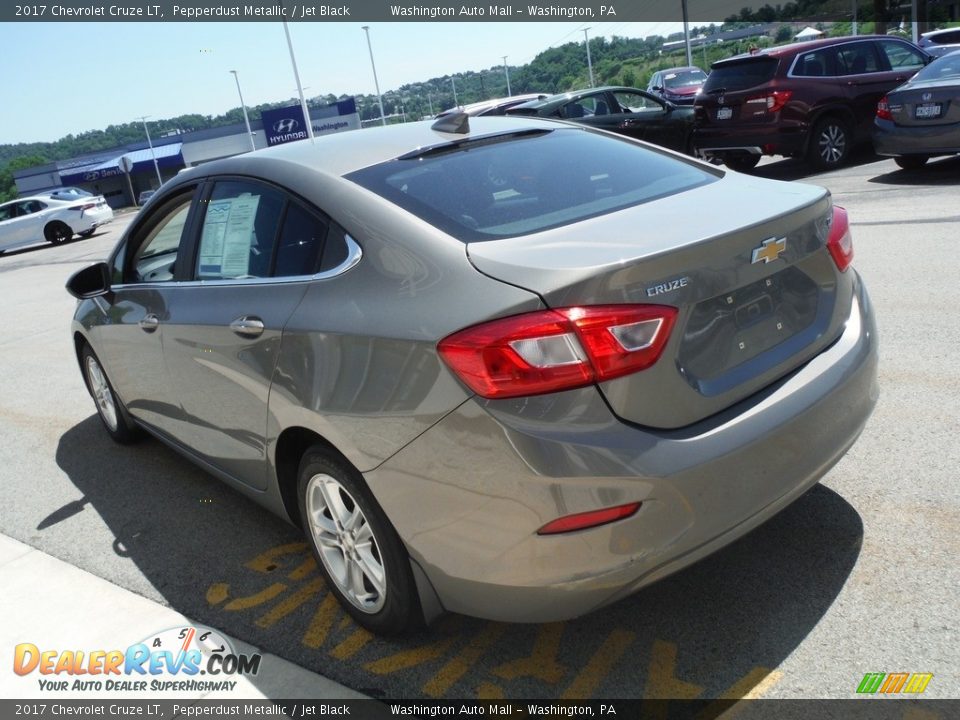 2017 Chevrolet Cruze LT Pepperdust Metallic / Jet Black Photo #7