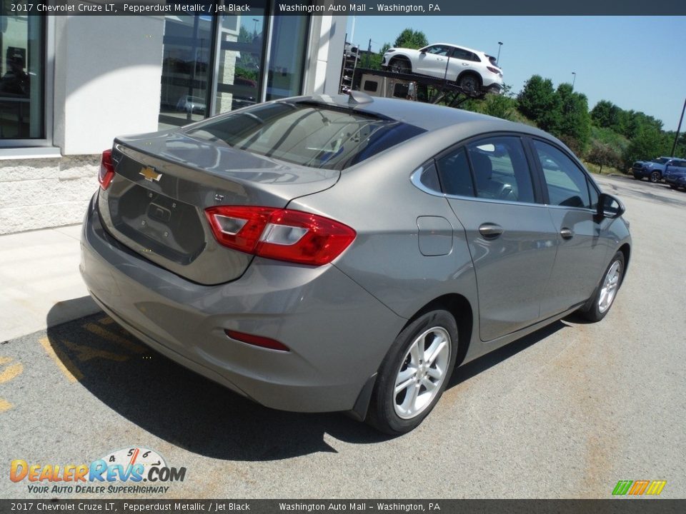 2017 Chevrolet Cruze LT Pepperdust Metallic / Jet Black Photo #8