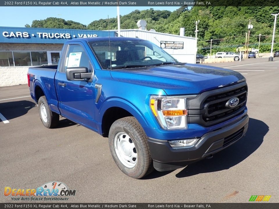 Front 3/4 View of 2022 Ford F150 XL Regular Cab 4x4 Photo #2