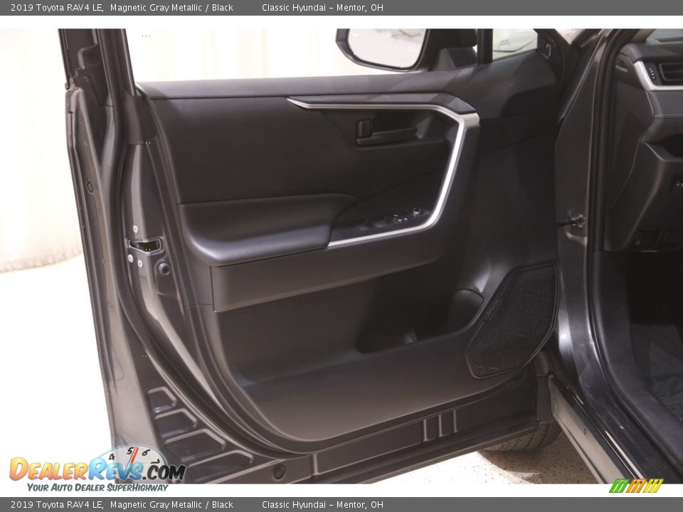2019 Toyota RAV4 LE Magnetic Gray Metallic / Black Photo #4