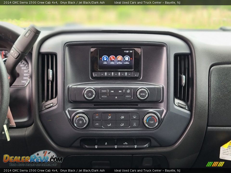 Controls of 2014 GMC Sierra 1500 Crew Cab 4x4 Photo #23