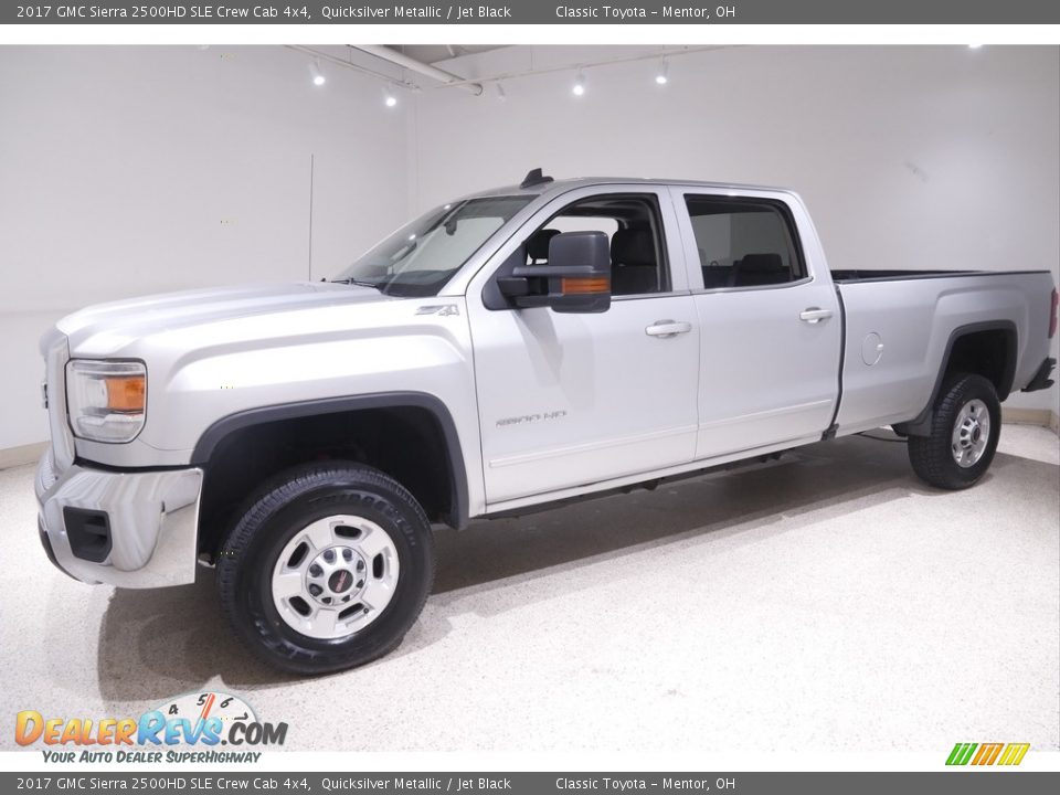 Front 3/4 View of 2017 GMC Sierra 2500HD SLE Crew Cab 4x4 Photo #3