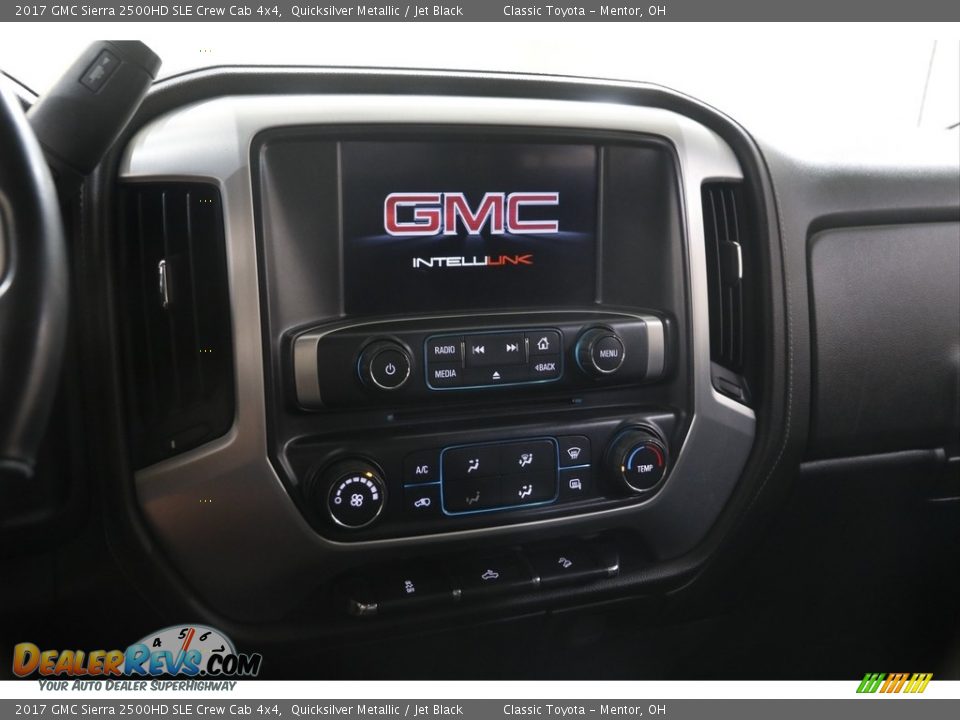 Controls of 2017 GMC Sierra 2500HD SLE Crew Cab 4x4 Photo #10