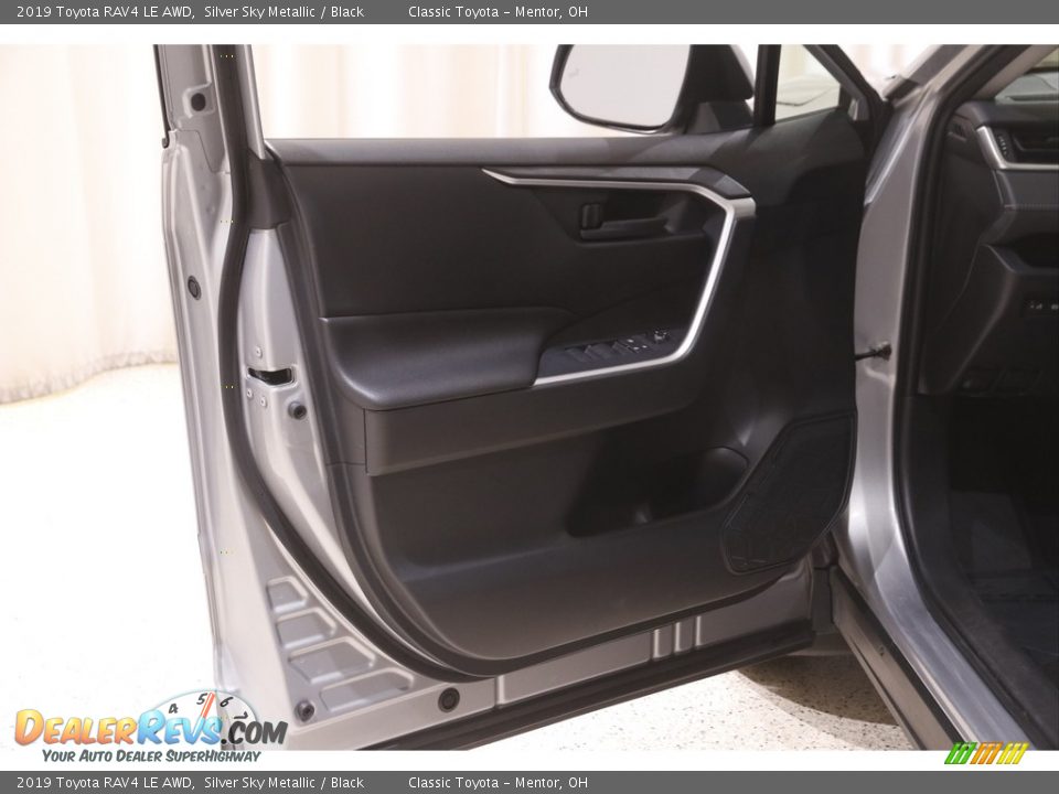 2019 Toyota RAV4 LE AWD Silver Sky Metallic / Black Photo #4