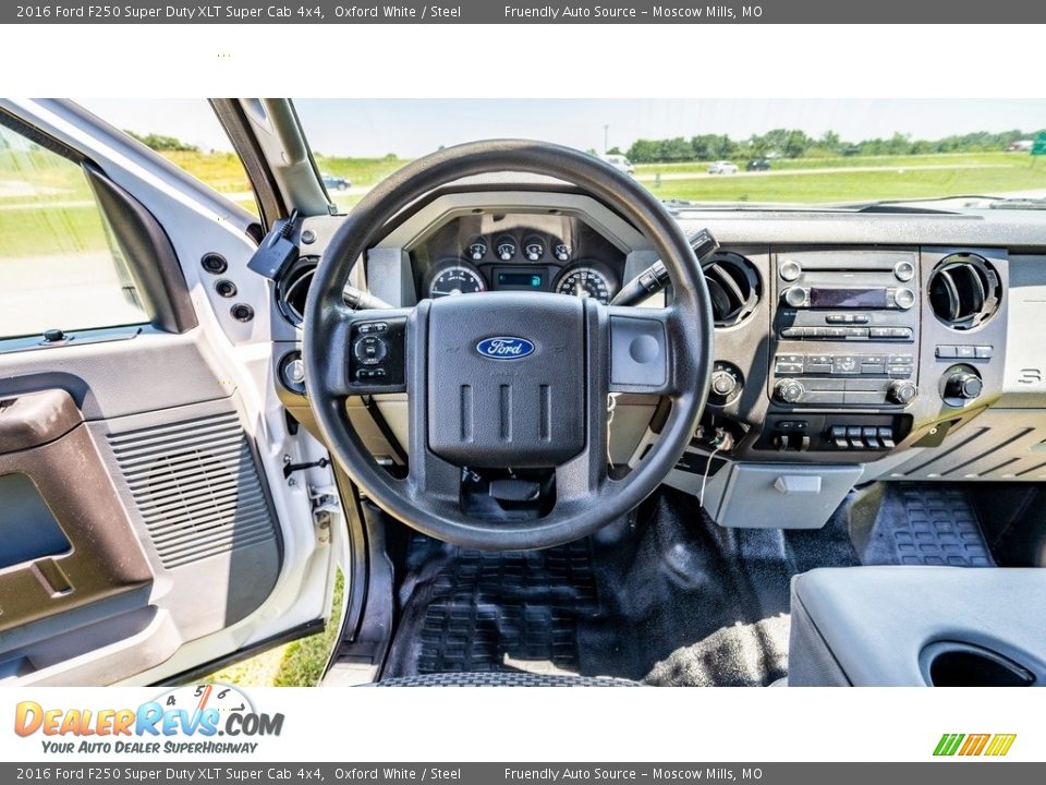 2016 Ford F250 Super Duty XLT Super Cab 4x4 Oxford White / Steel Photo #26