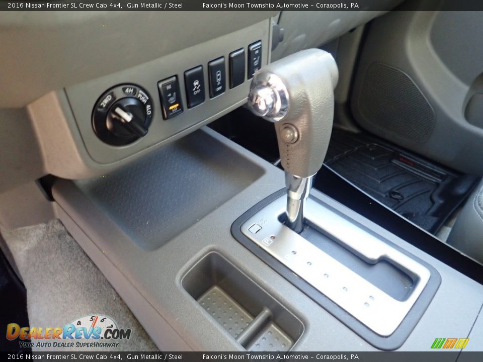 2016 Nissan Frontier SL Crew Cab 4x4 Shifter Photo #24